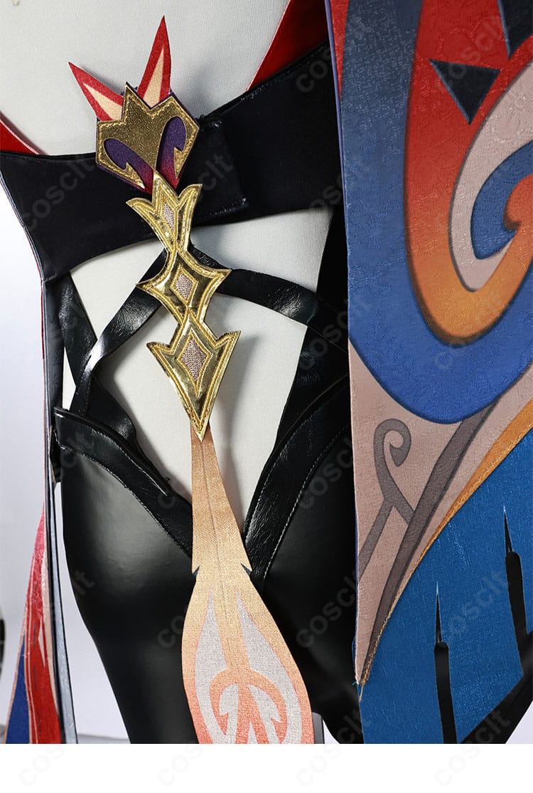 背面装飾のクローズアップ。背中のラインと取り付けパーツの配置、落ち感を確認。