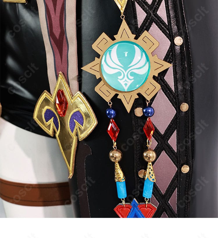 腰飾りディテール。左右非対称の装飾とレイヤー構成、揺れ感のあるパーツ配置を確認できる。