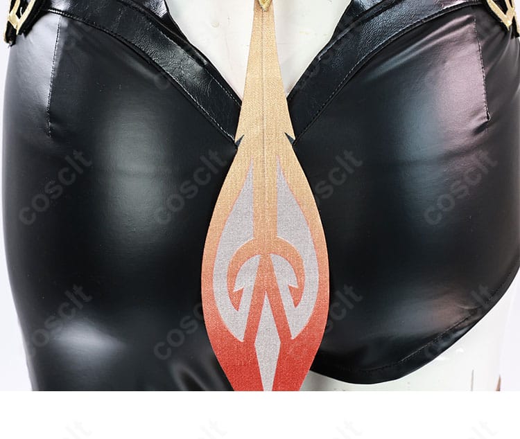 背面の尾部装飾アップ。動きに合わせて揺れる意匠の取り付け構造が見える。