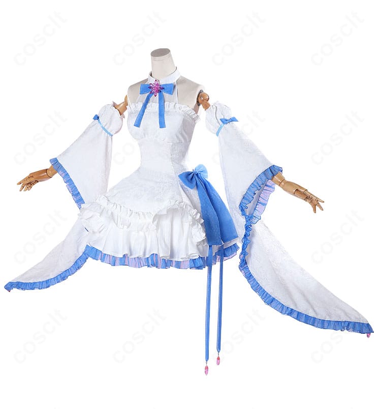 レム コスプレ衣装の側面ディテール。肩から袖へのラインとドレスのサイドシルエットを捉えたアップ。