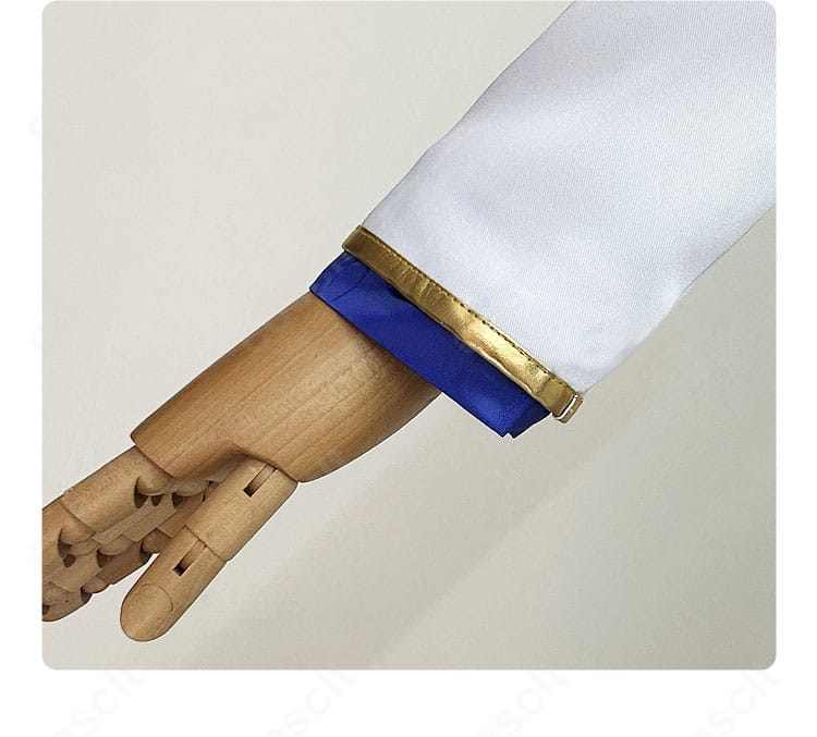 袖口のクローズアップ。カフ周りのステッチと装飾ラインを忠実に再現。