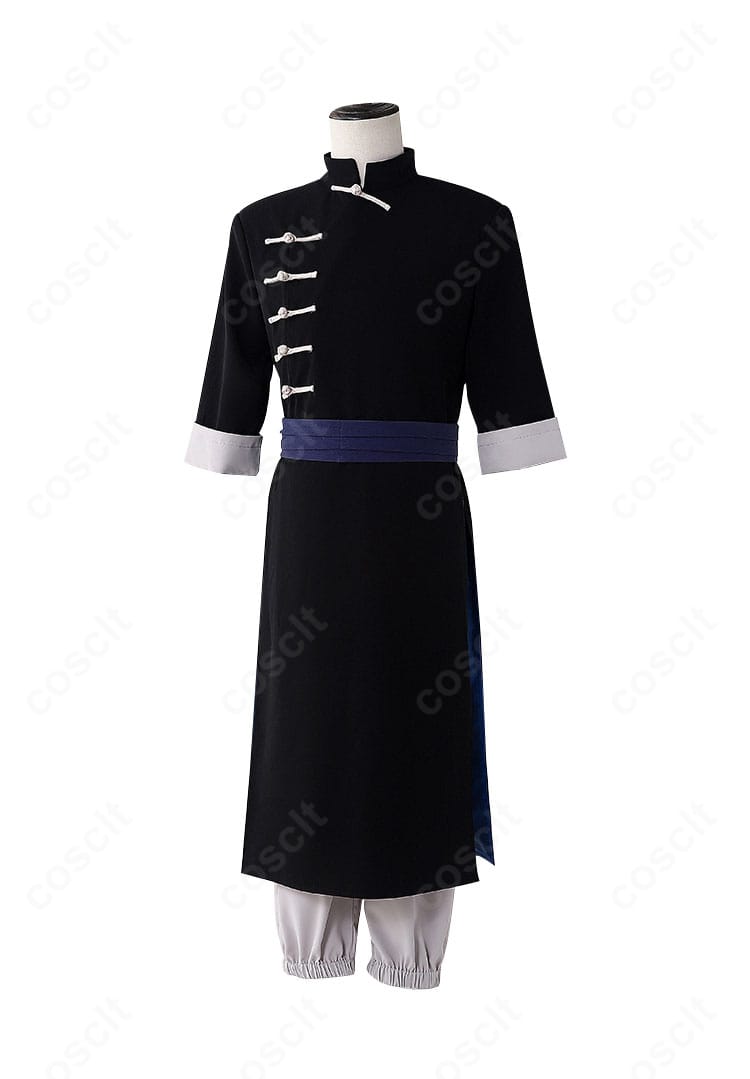 神威衣装の前面装飾のクローズアップ。襟元から前立ての装飾配置が分かる詳細写真。