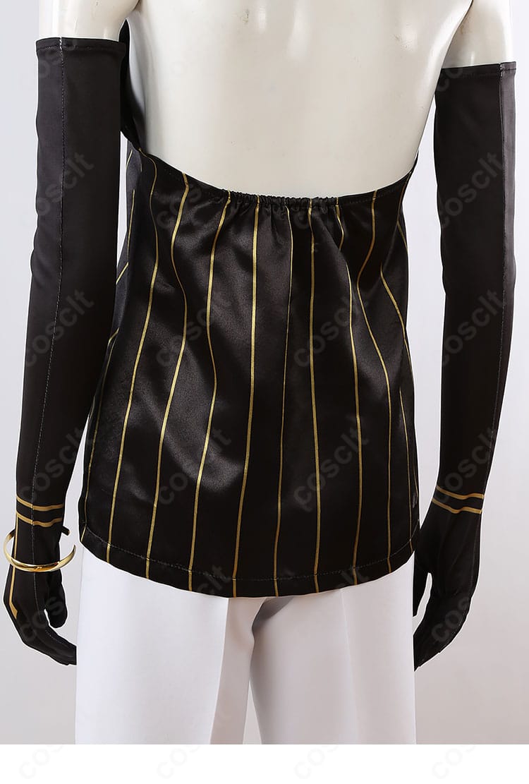 インナー背面のディテール。縫い代処理と背面ラインの美しさを確認。