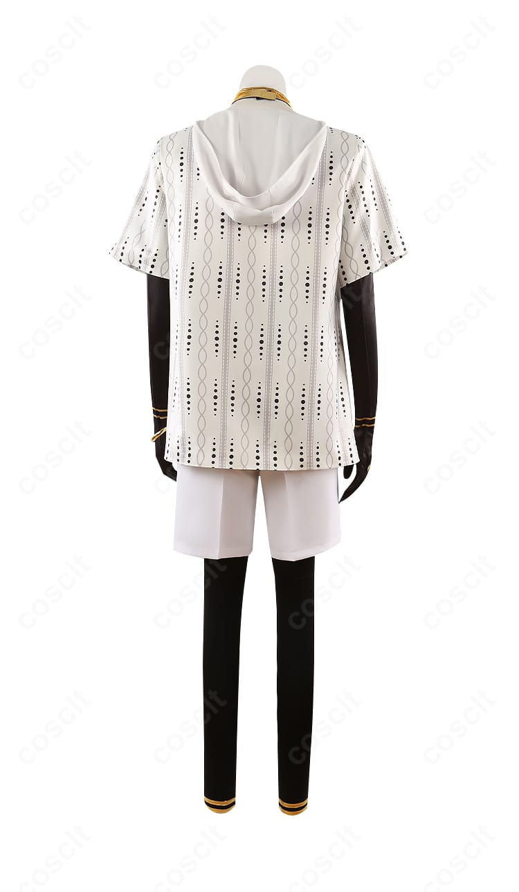 背面デザイン全景。外套の落ち感と背面装飾、裾の処理を確認可能。