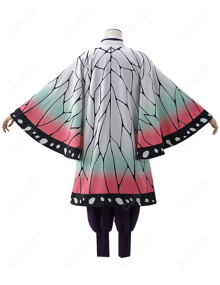 鬼滅の刃 胡蝶しのぶコスプレの背面。羽織の広がりと背中のライン、巻脚絆の収まりを確認できる角度。
