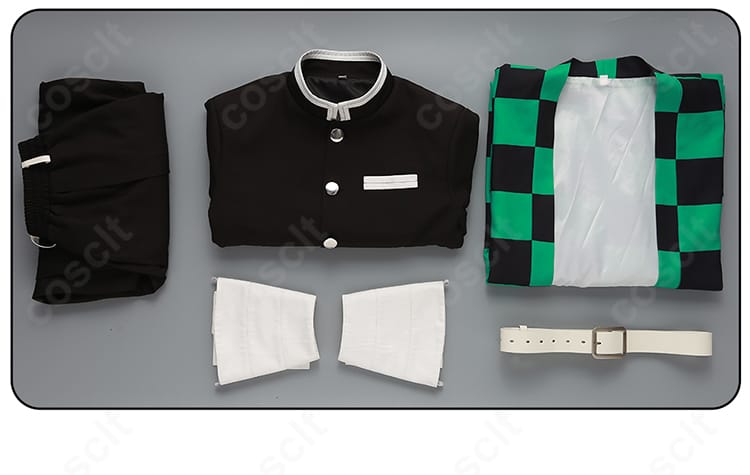 セット内容の平置き一式。羽織・上着・ズボン・ベルト・脚絆が揃い、すぐに全身コーデが完成。