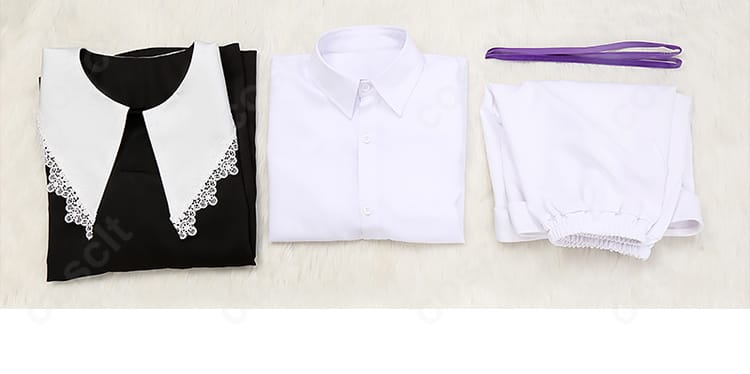 セット内容一式（トップス、シャツ、ショートパンツ、リボン）を並べた画像。付属品の構成と色味を確認可能。