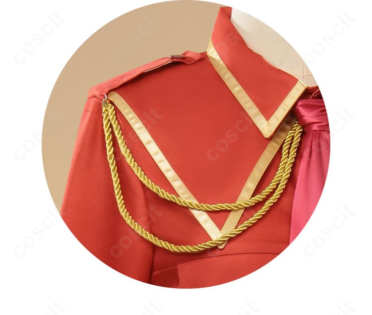 肩袖の装飾アップ。肩の切り替えと装飾パーツの質感、縫製の丁寧さを示す。