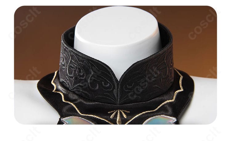 グレイス(ナイアド)コスプレの襟元刺繍と意匠。立ち襟の形状と模様の質感をクローズアップ