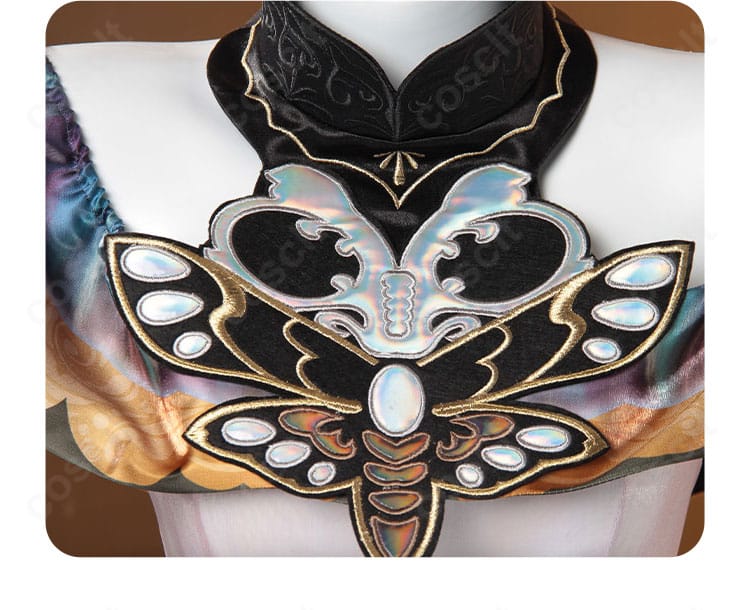 グレイス(ナイアド)衣装の胸元装飾。中心モチーフと縁取りの刺繍が際立つディテール写真