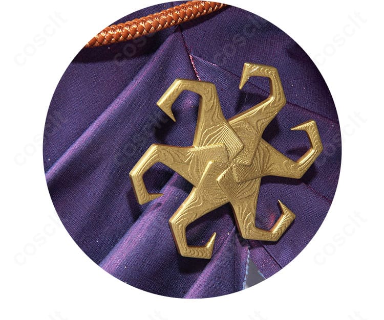 腰部装飾のアップ。メインモチーフと付属パーツの質感、配色バランスが分かる祭司衣装のアクセサリー