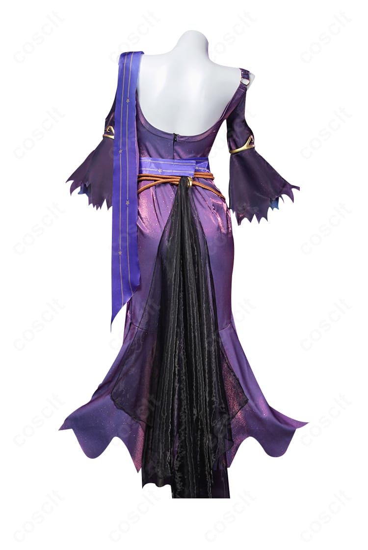 背面全身図。背中の開閉構造と裾のライン、背面の装飾配置が確認できる祭司コスプレ衣装