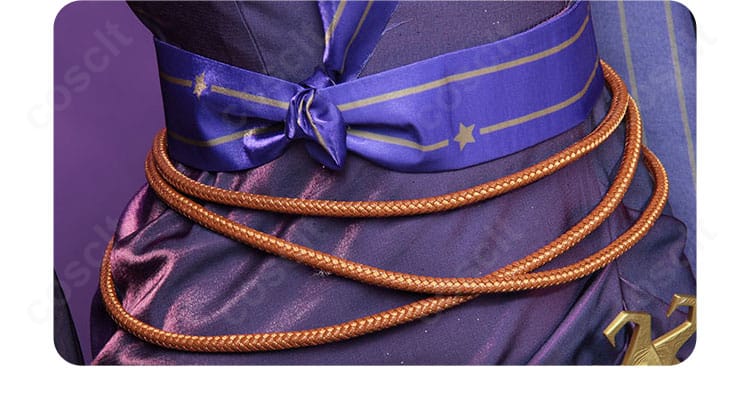 腰ベルトと腰部アクセントの拡大。留め具の仕様と質感、位置関係が分かる写真