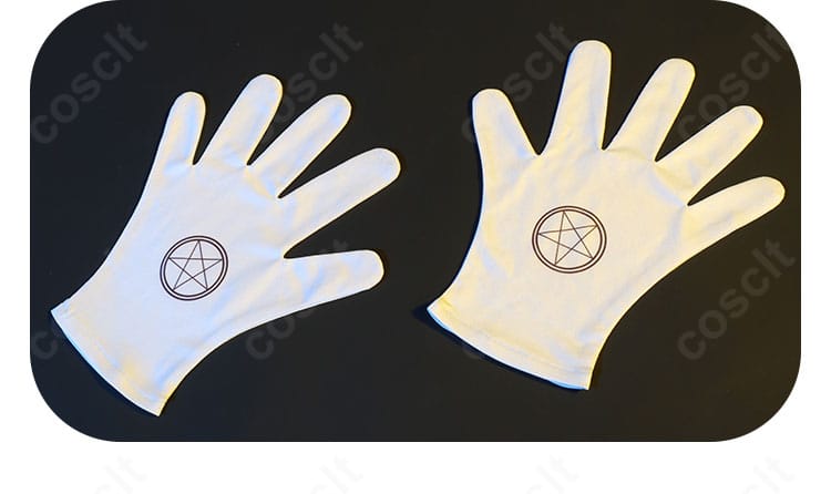 手袋の近接画像。生地表面の質感と縫い目の整いを確認できるカット。