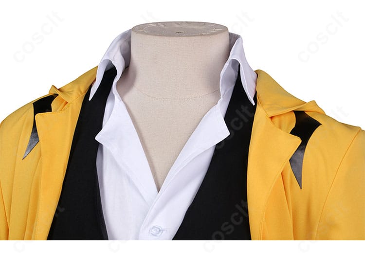 襟元のディテール。ラペルの形状と縫製、前立ての仕立てが伝わるクローズアップ