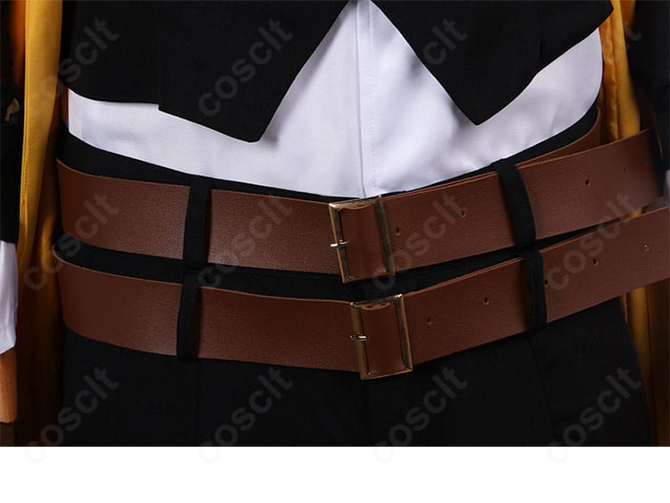 腰ベルトの装飾ディテール。バックル形状と留め位置、ベルト幅の質感がわかる拡大写真