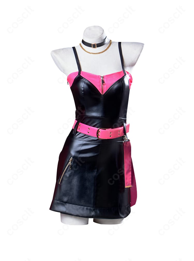 ワンピース内側の質感と縫製を示す近接。肌当たりが良く快適なインナー設計。