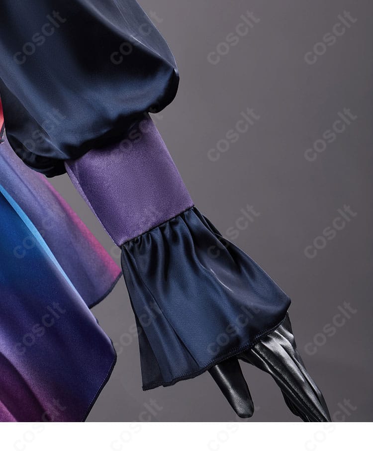 袖口・袖飾りのディテール。繊細な縁取りと意匠で上品さを強調したパーツの近接写真。