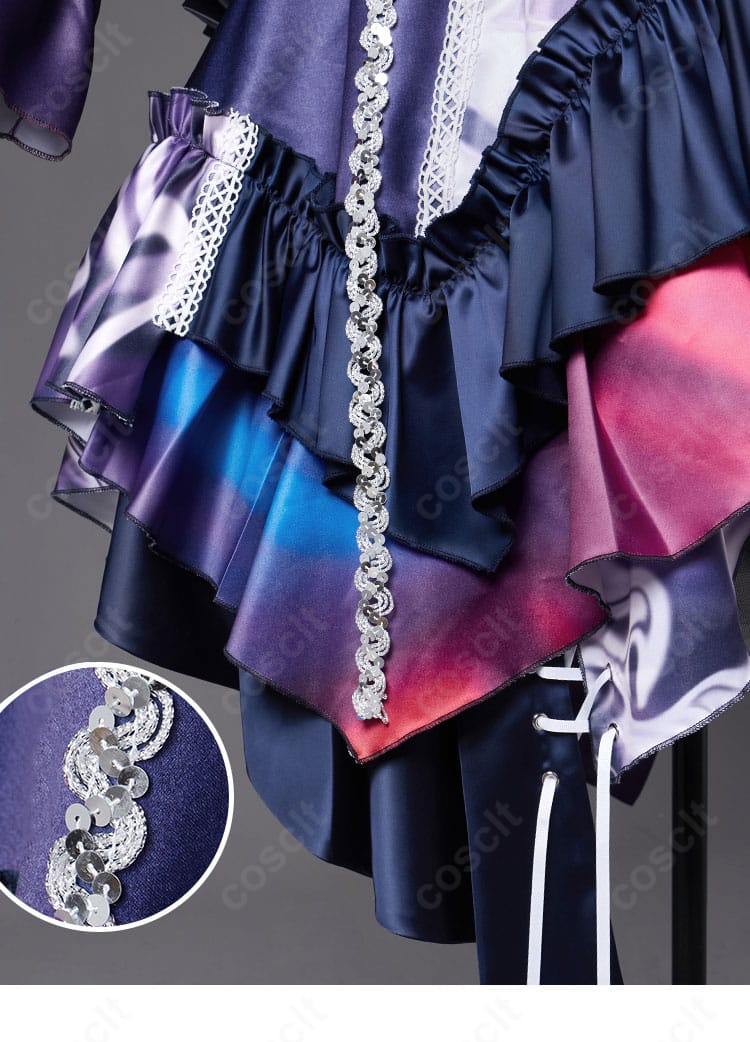 スカート裾の装飾詳細。動きに合わせて揺れるデザインとパニエのボリューム感が伝わる画像。