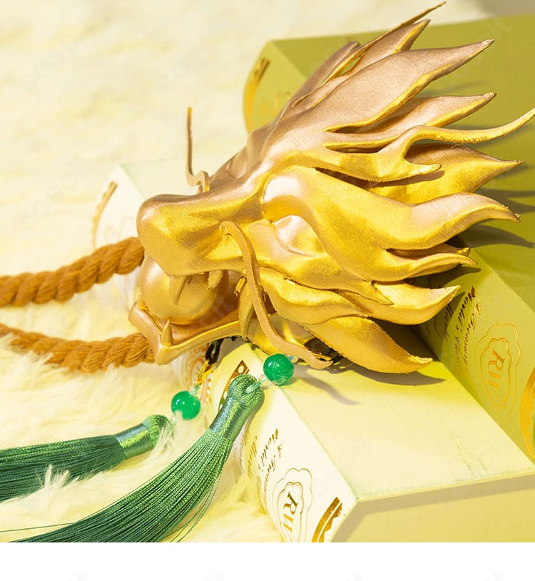 腰部の龍頭装飾クローズアップ。立体的な龍頭パーツと配色のコントラスト。