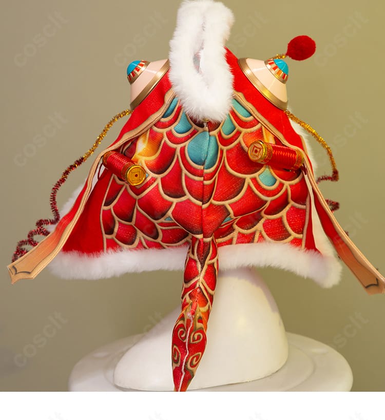 帽子背面の装飾ディテール。後頭部側の縁取りと留め具が見えるカット。