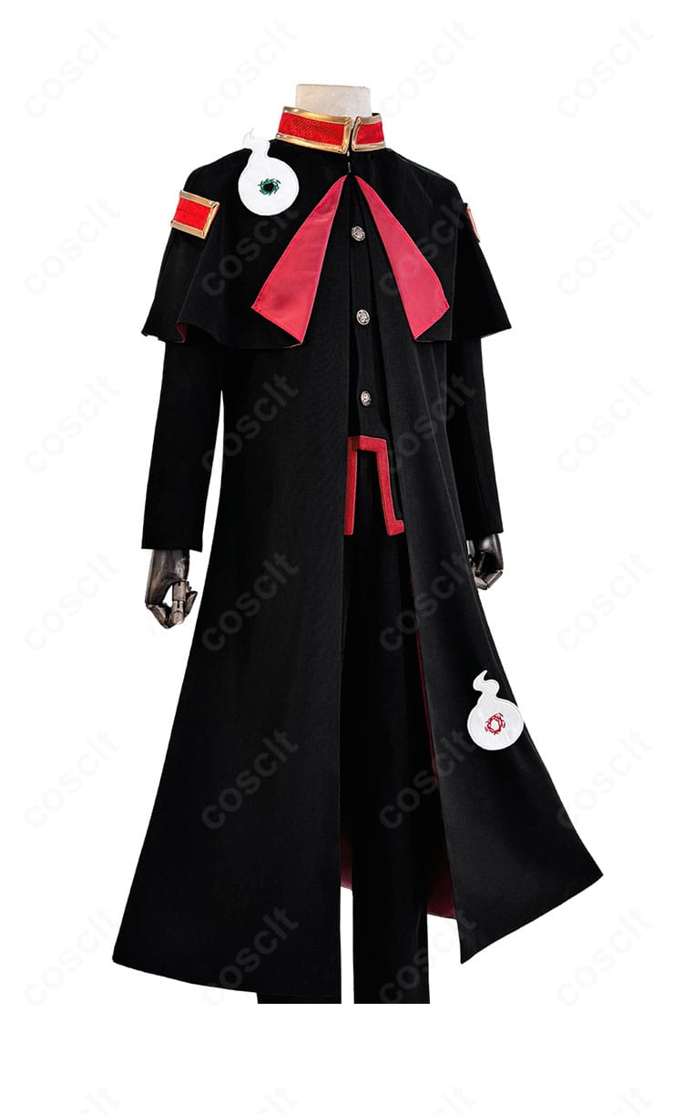 花子くんコスプレ衣装の右側ディテール。マントの落ち感と袖周りの形状が見えるカット。