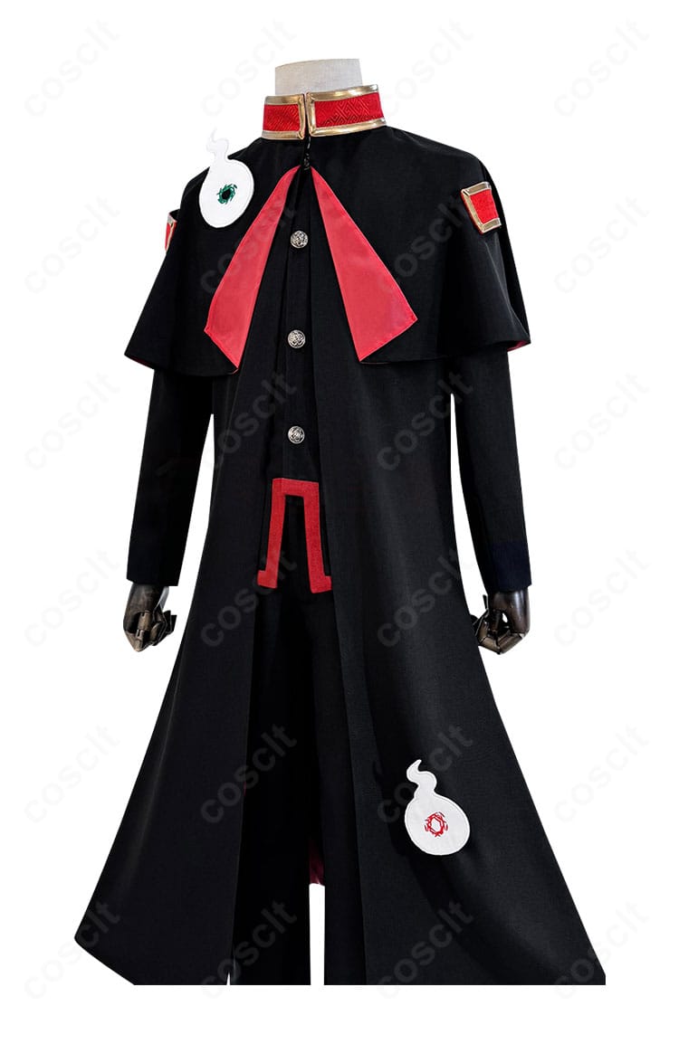 花子くんコスプレ衣装の左側ディテール。学ランの直線的なラインとマントの重なりを強調。