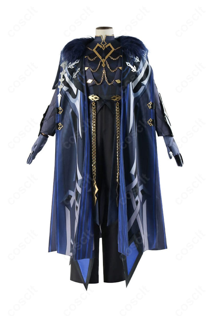 原神 カピターノ コスプレ衣装の正面全身。コートとマント、胸飾りの配置が原作準拠で再現されている様子。