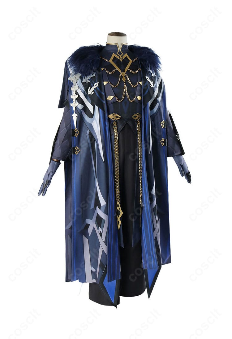 カピターノ コスプレ衣装の側面。外套のドレープと腰飾りの立体感、シルエットの美しさが分かる角度。