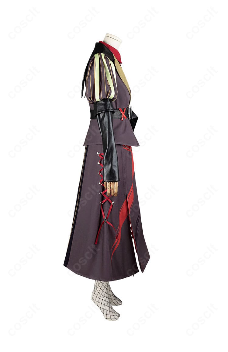 ドリームジャーニー勝負服の側面。披肩から裾にかけてのシルエットと腰帯飾りの立体感を確認できる画像。