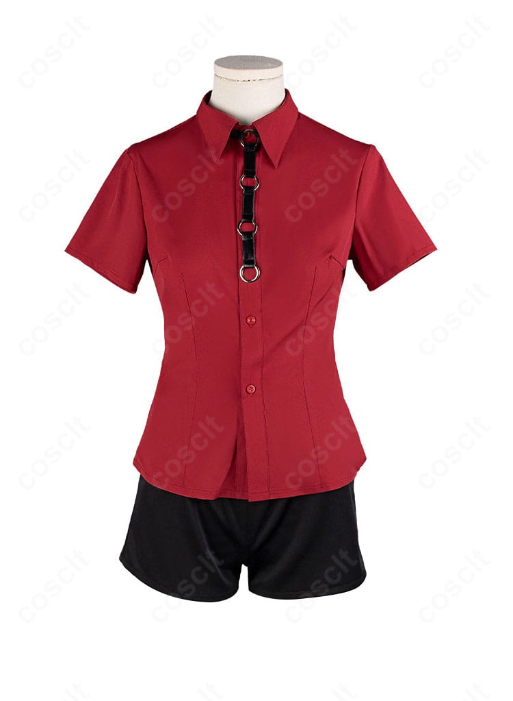 インナー半袖シャツの正面ディテール。襟元と前立て、清潔感のあるシルエットを示す画像。