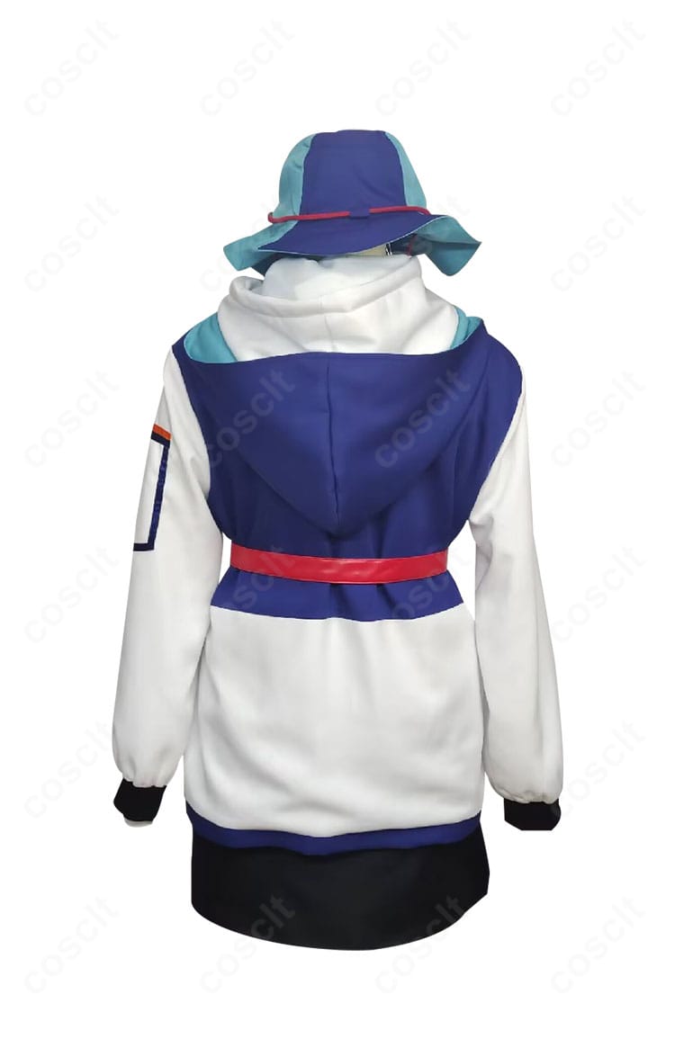 各務チヒロ キャンプ衣装の背面。フード周りとコート裾のライン、タイツとのバランスが分かる完成度の高いカット。