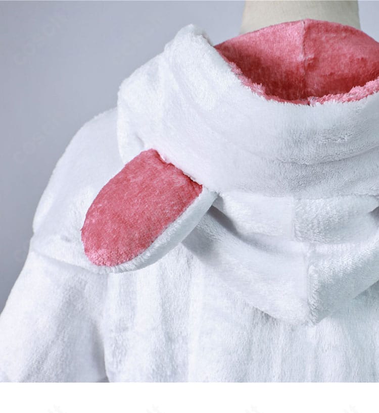 スカート背面の装飾アップ。後ろ姿が映えるデザインバランス