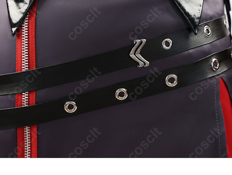 アルレッキーノ衣装のベルト装飾詳細。表面のテクスチャと金具の質感が分かる。