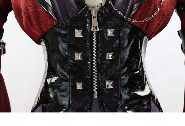 アルレッキーノ衣装のウエストベルト前面ディテール。中心金具と意匠パーツの配置をクローズアップ。