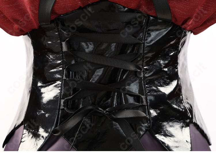 アルレッキーノ衣装のウエストベルト背面の紐装飾。結び目の処理と長さのバランスを示す。