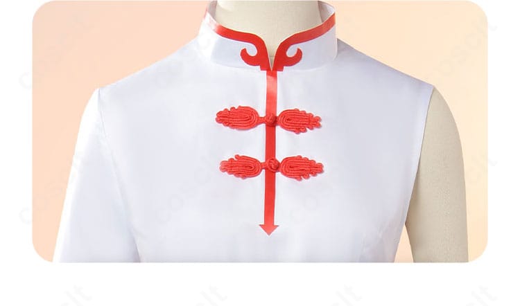 神楽 5年後コスプレ衣装の装飾アップ。小物の配置と質感が強調されたディテール写真