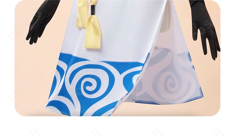 神楽 5年後コスプレ衣装の裾装飾ディテール。落ち着いた色味と縁取りの仕上げが分かる接写