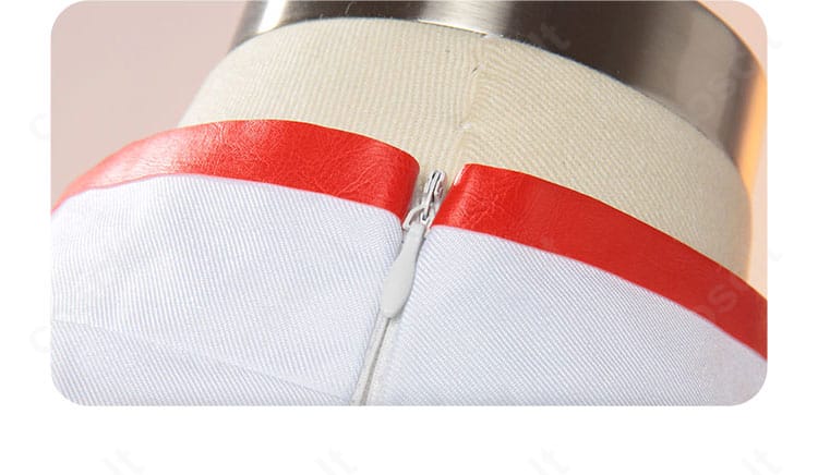 神楽 5年後コスプレ衣装のチェーンアクセサリー部分。衣装アクセの形状と配置を示す詳細写真