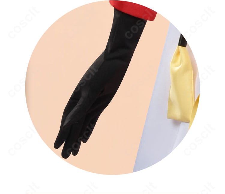 神楽 5年後コスプレ衣装の手袋ディテール。手首周りの装飾と素材感を捉えた接写