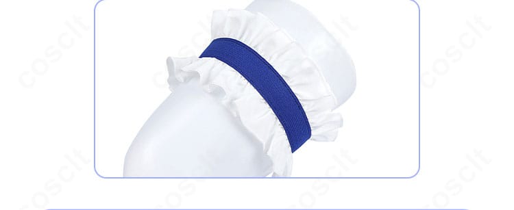 太もも飾りのディテール。留め具の仕様と位置関係が分かる実用カット