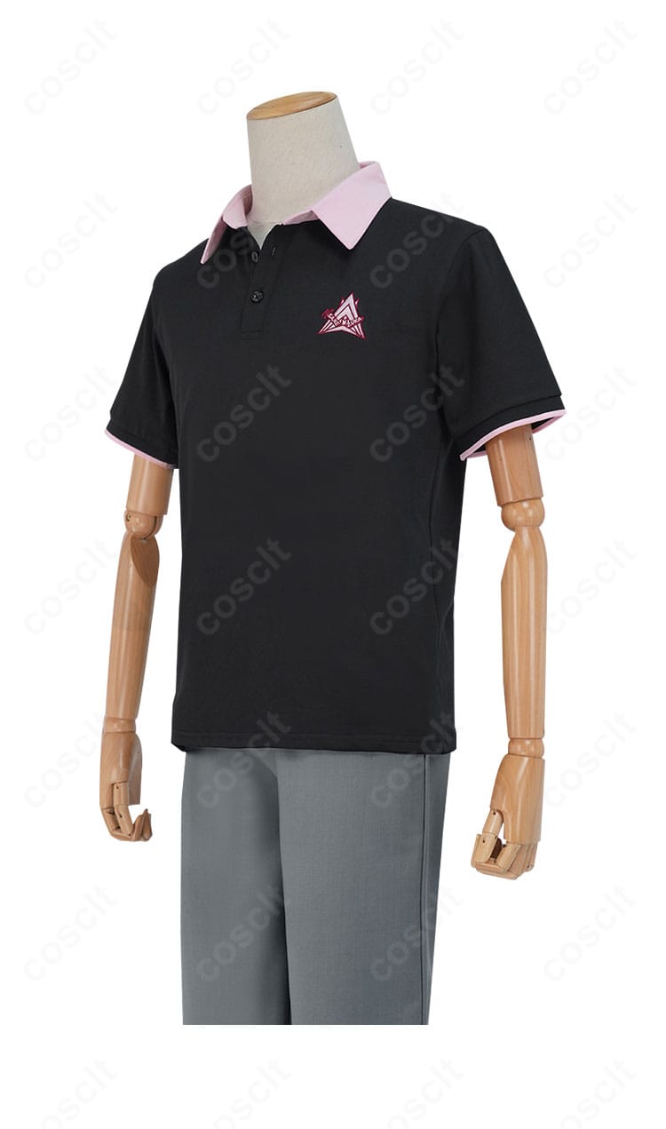 Free! 鮫柄学園 夏男子制服コスプレ衣装の左側全身。肩から袖にかけての形状とシルエットの美しさが分かるカット。