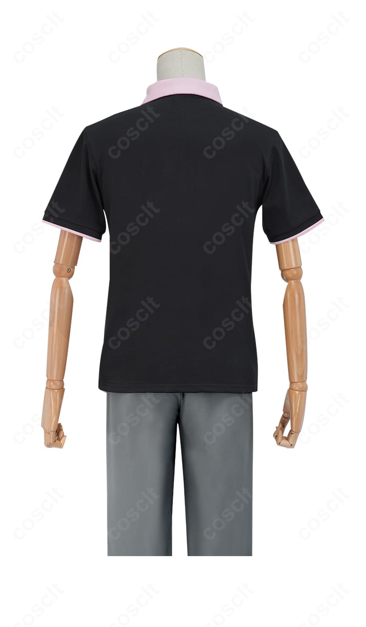 Free! 鮫柄学園 夏男子制服コスプレ衣装の背面。背中のラインとボトムスのシルエットが際立つ後ろ姿。