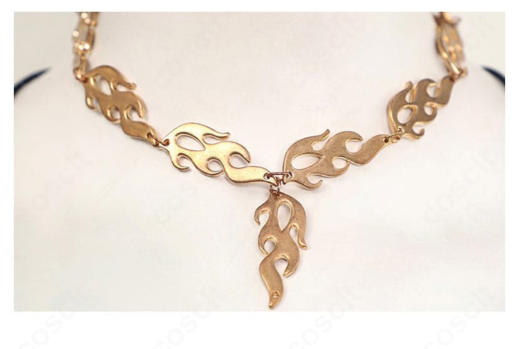 永遠の女王マリカ衣装のネックレス装飾アップ。中央モチーフと質感、留め具の作りを詳細表示。