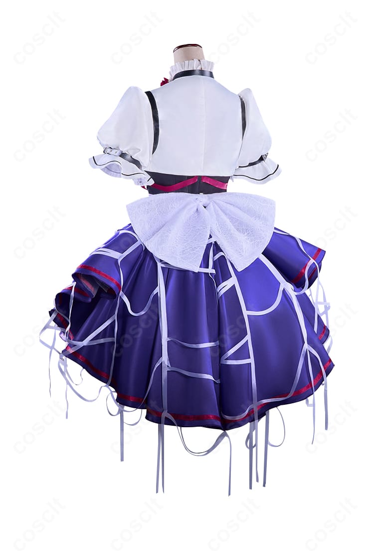 Identity V 庭師 エマ・ウッズ 思い出の楽章コスプレの背面。大きな蝶結びと背面ラインの構成が見える写真