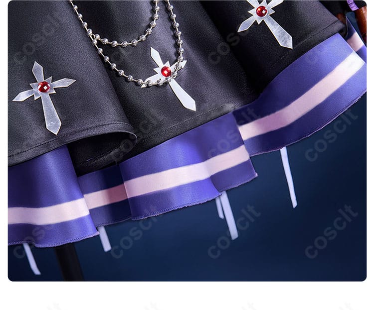 庭師 エマ・ウッズ ドレスのスカート裾装飾。レースとトリムのラインが美しく見える画像