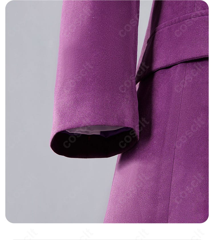 袖口の意匠と折り返しの仕立てを示すアップ。上品で高級感のある仕上がり