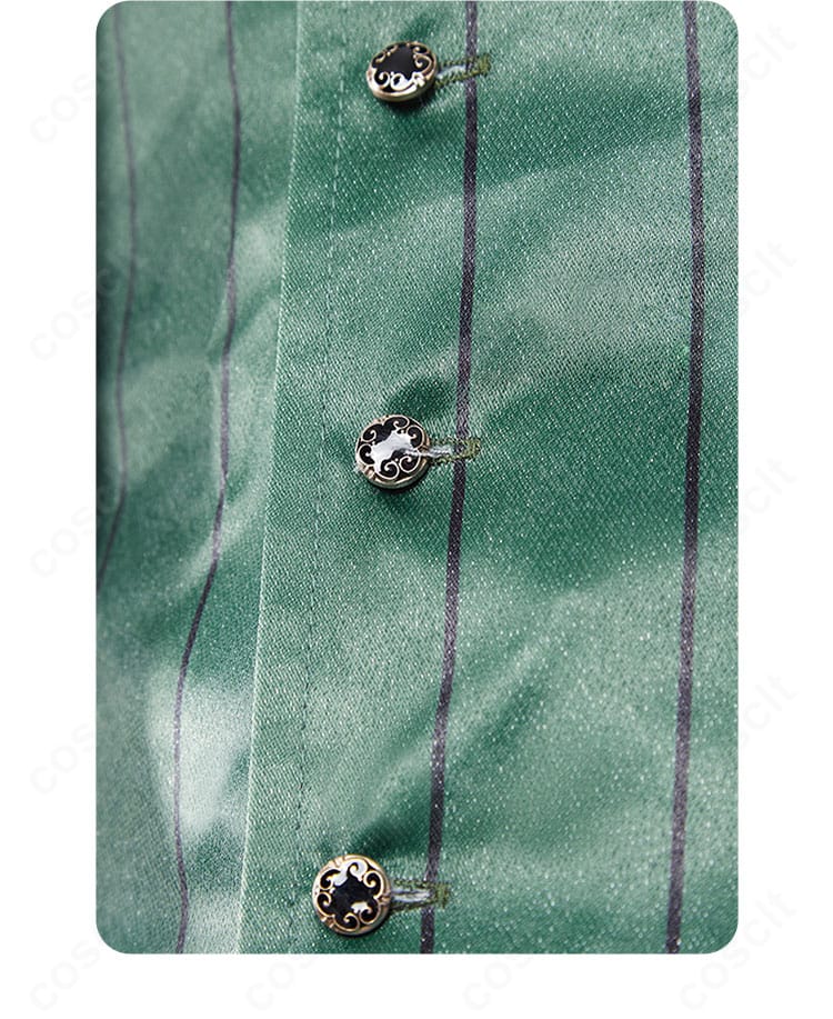 衣装内側の襟周り仕立て。裏地処理と縫製の丁寧さが分かるディテール写真