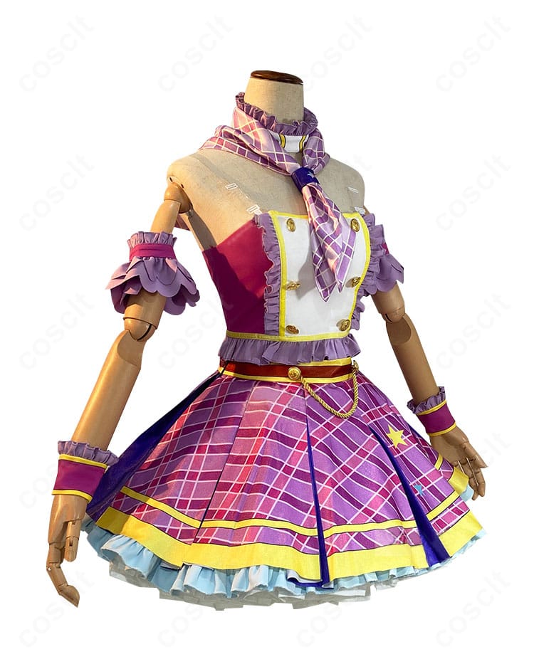 紫吹蘭コスプレ衣装の側面。ウエストラインの立体裁断とスカートの程よい広がりを確認できる角度。