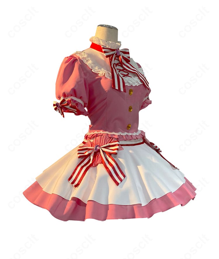 衣装の側面図。ウエストラインのフィット感とスカートの広がり、サイドの縫製ラインが見えるイメージ。